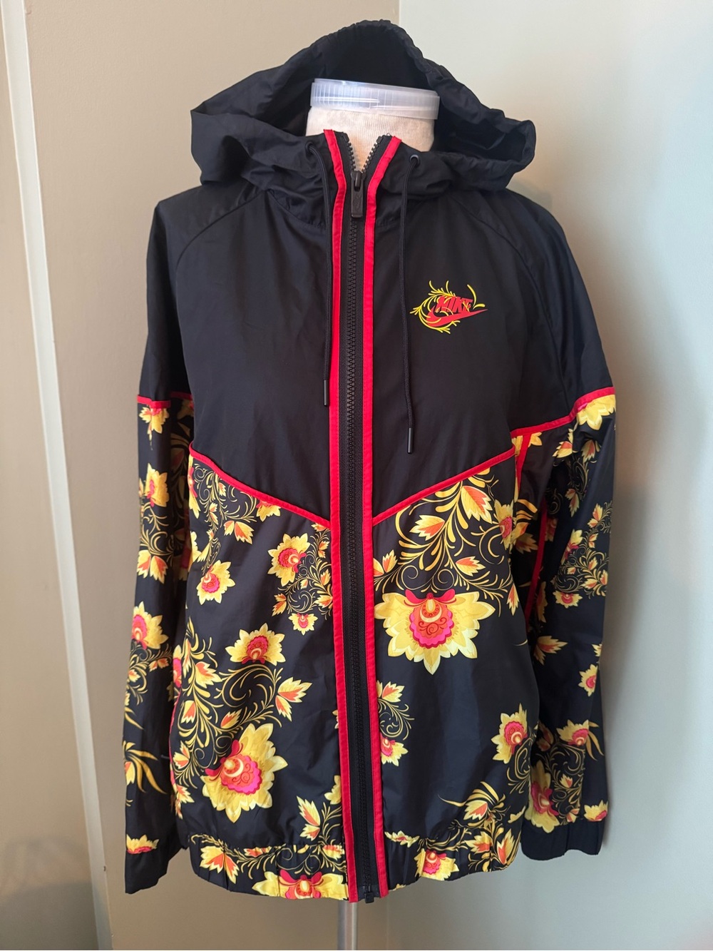 Women's Nike Sportswear AOP Floral Windrunner Hoodie Zip Jacket Sz XL Black Gold